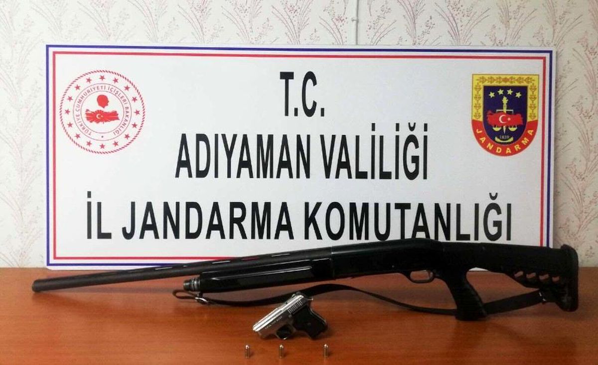 Son dakika haberi: Şüpheli şahsın üzerinden tabanca ve tüfek ele geçirildi