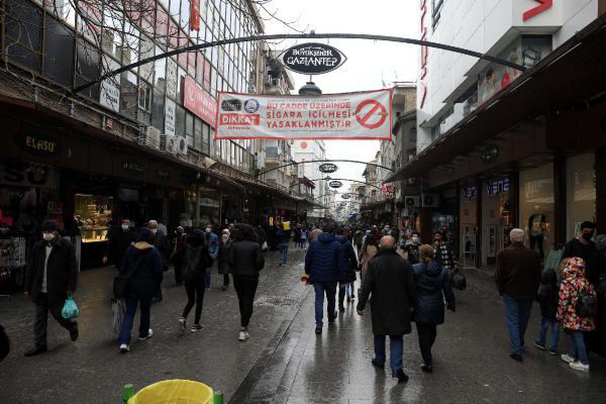 Vakaların arttığı Gaziantep\'te, çarşılarda yoğunluk