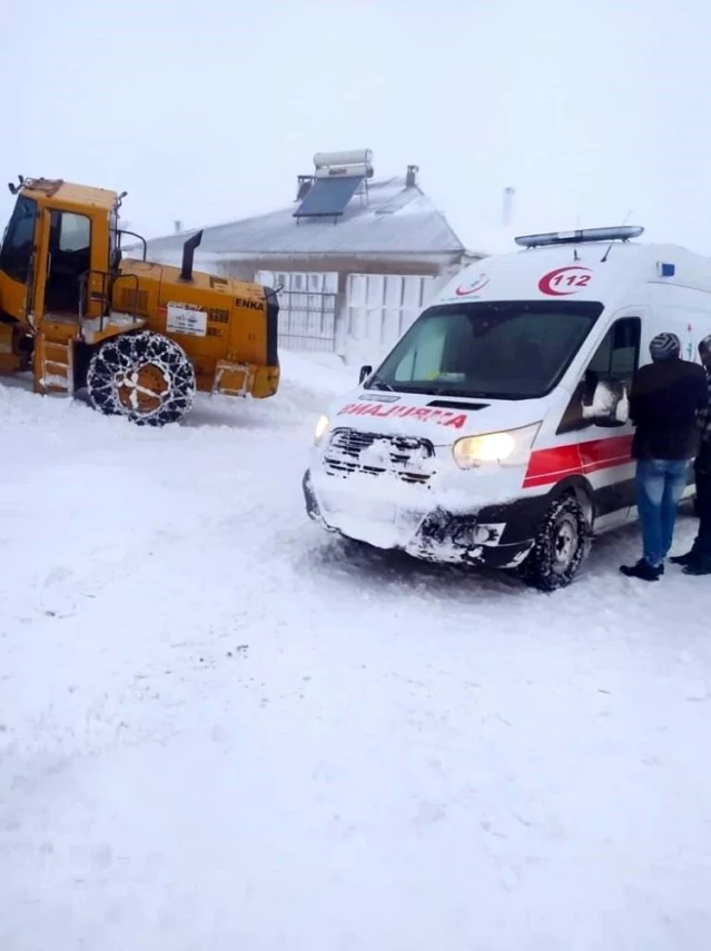 Van'da hasta kurtarma ve karla mücadele çalışması