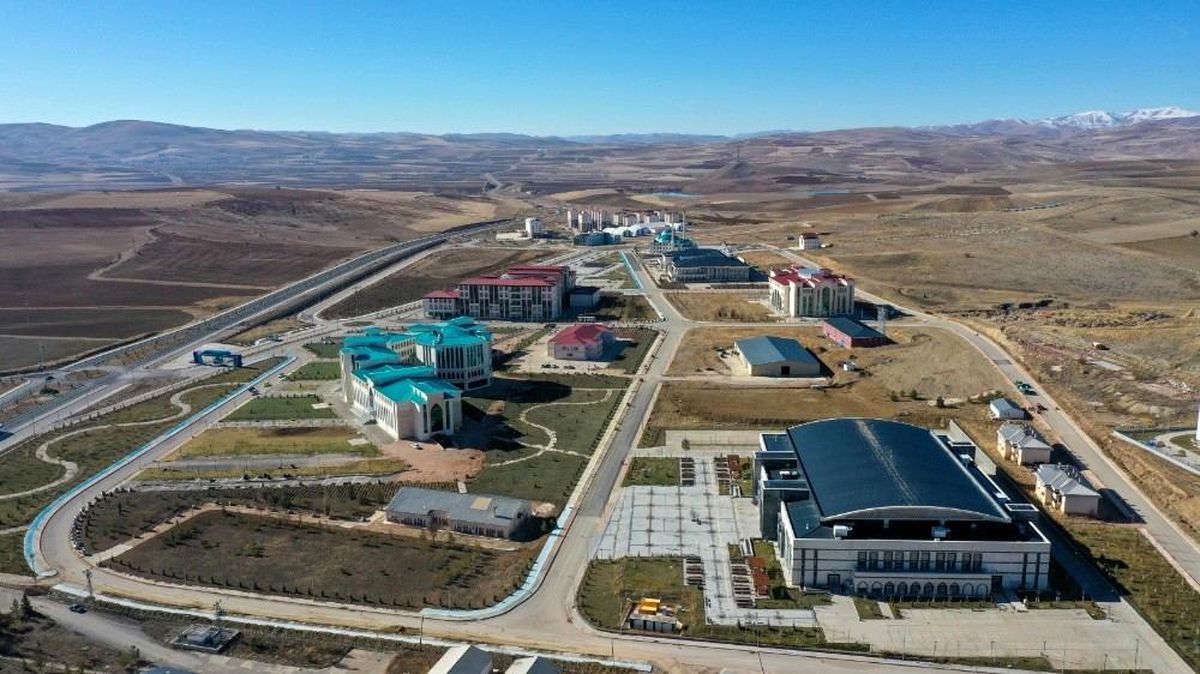 Bayburt Üniversitesi yeni bölüm ve programlarla büyümeye devam ediyor
