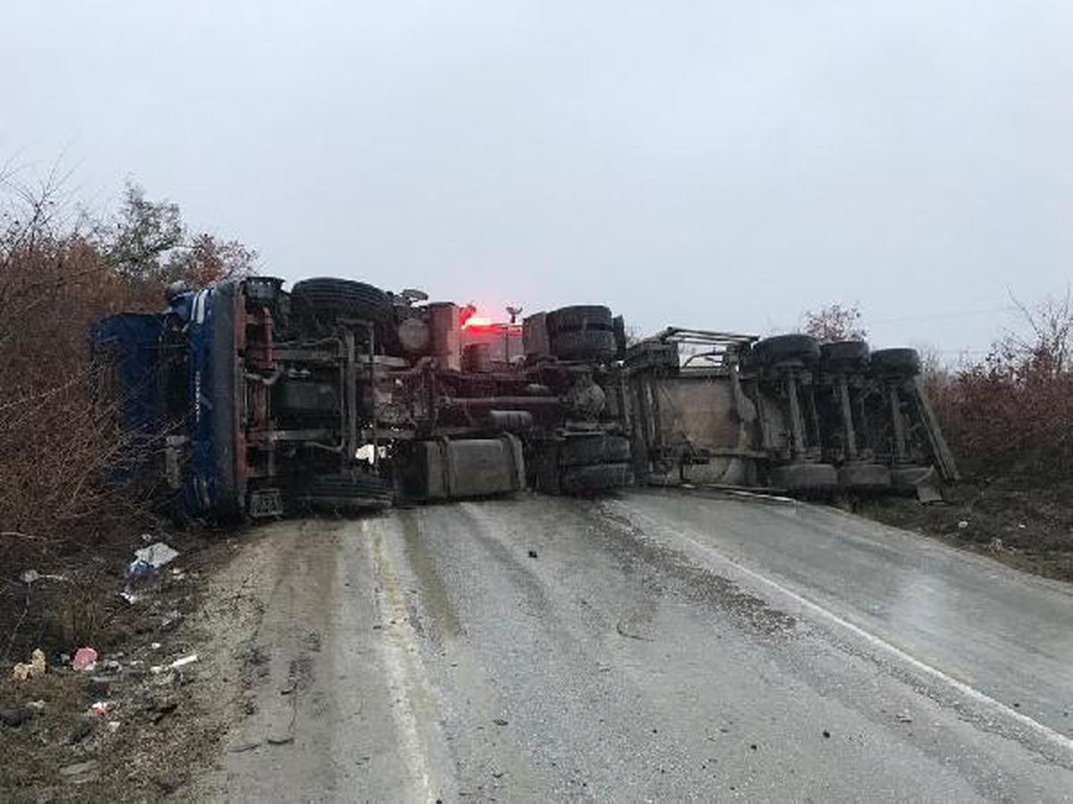 Bilecik\'te devrilen tankerin sürücüsü yaralandı
