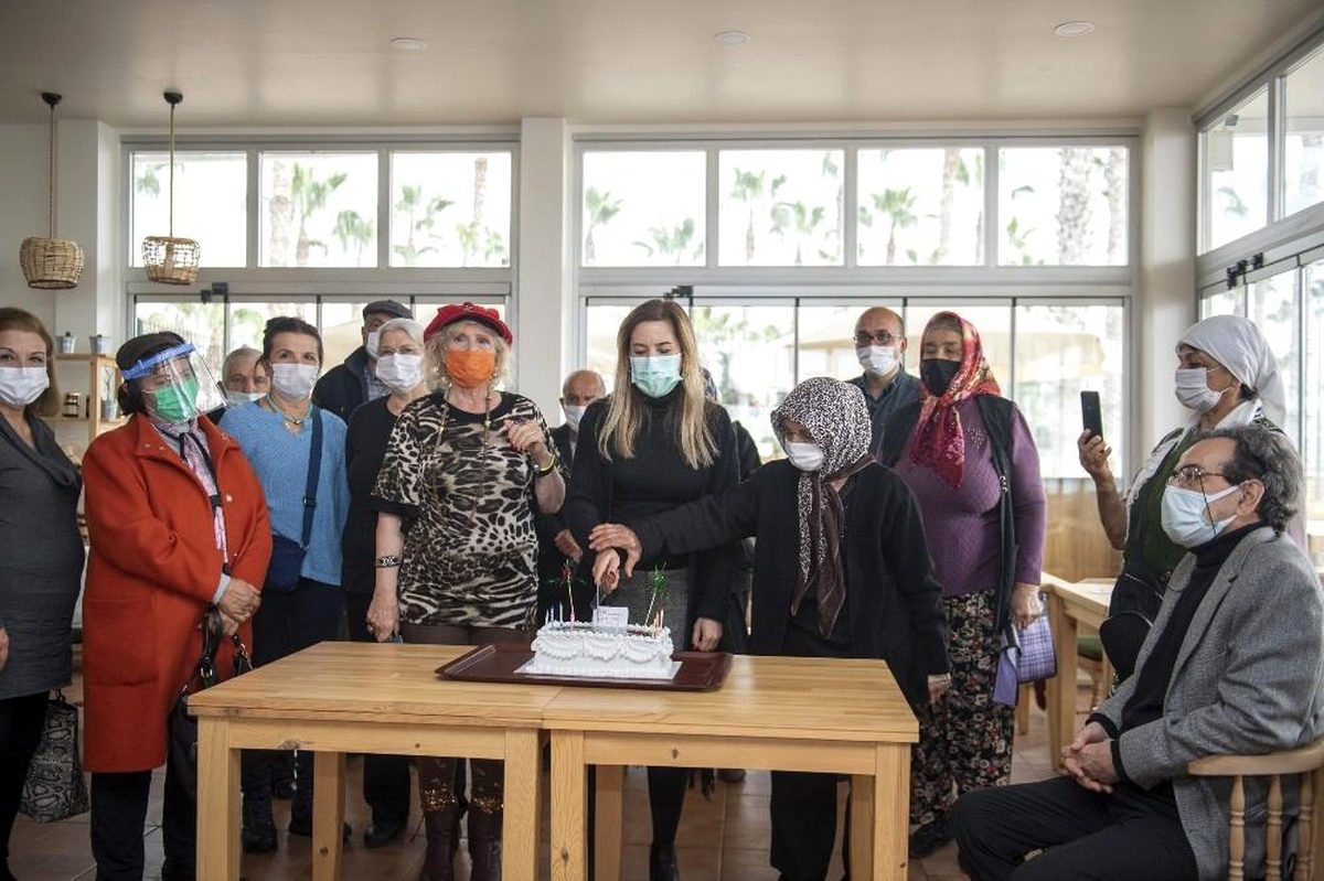 Büyükşehir Belediyesi, 65 yaş üstü vatandaşları Yöreden Kafede ağırladı