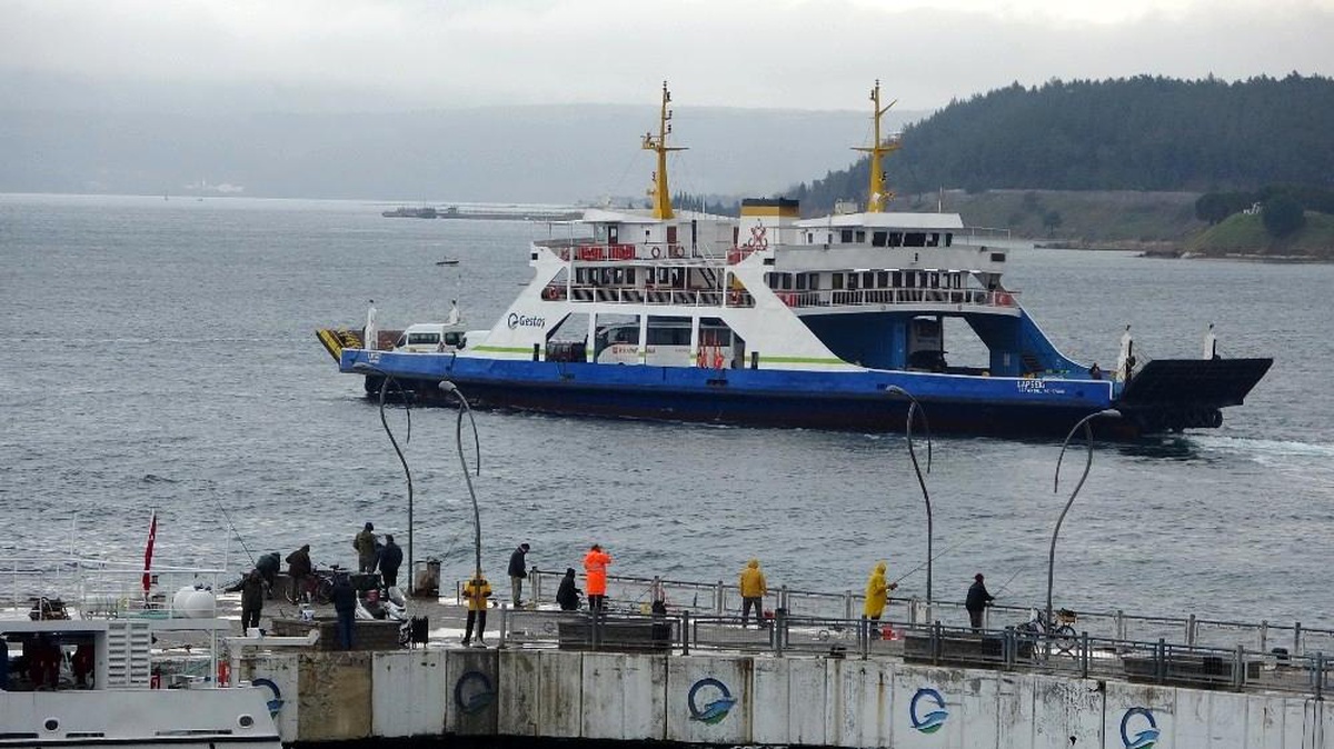 Çanakkale\'de fırtına beklentisiyle ada seferleri yapılamıyor