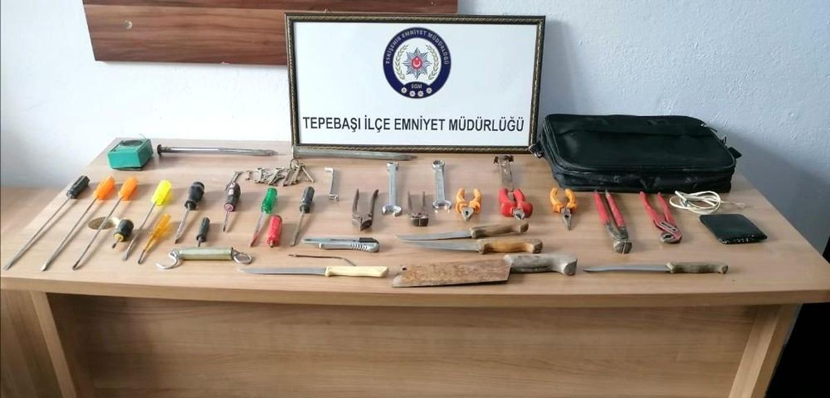 Çantasından çıkanlar hayrete düşürdü