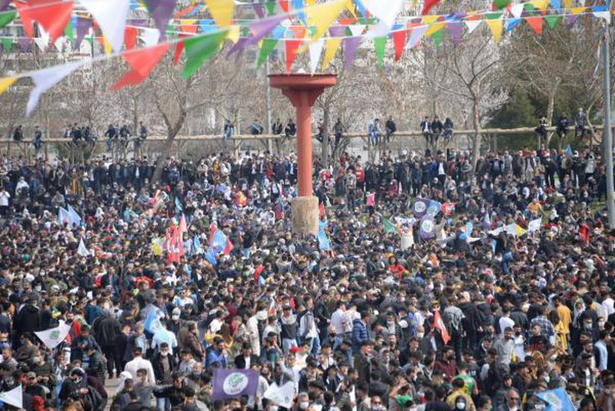 Diyarbakır\'da nevruzda terör propagandası yapan 21 kişiye gözaltı