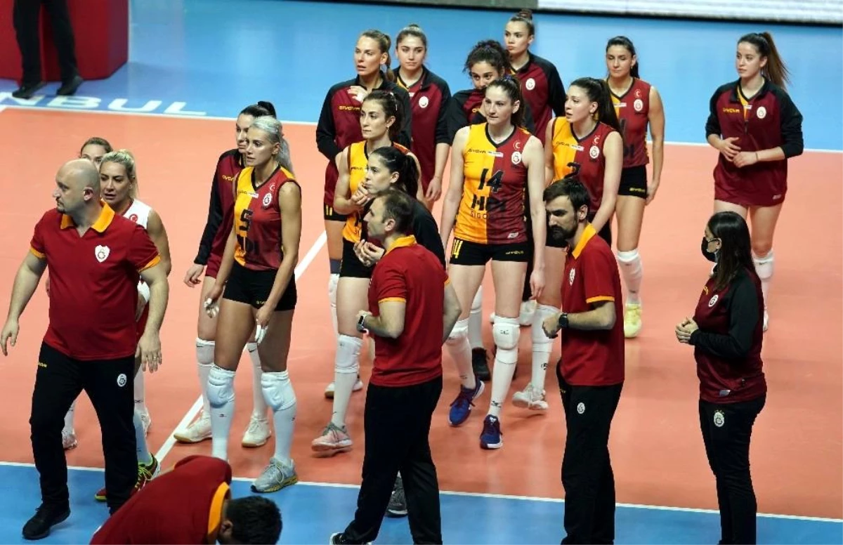 Galatasaray, Kadınlar CEV Kupası Finali rövanşında İtalyan ekibi Saugella Monza\'ya iki set verdi ve kupada ikinci oldu.