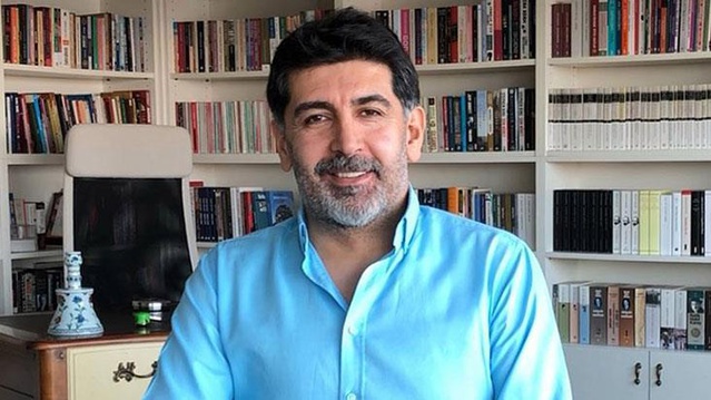 Gazeteci Levent Gültekin'i darbeden 2 şüpheli tutuklandı Gazeteci Levent Gültekin'i darbeden 2 şüpheli tutuklandı