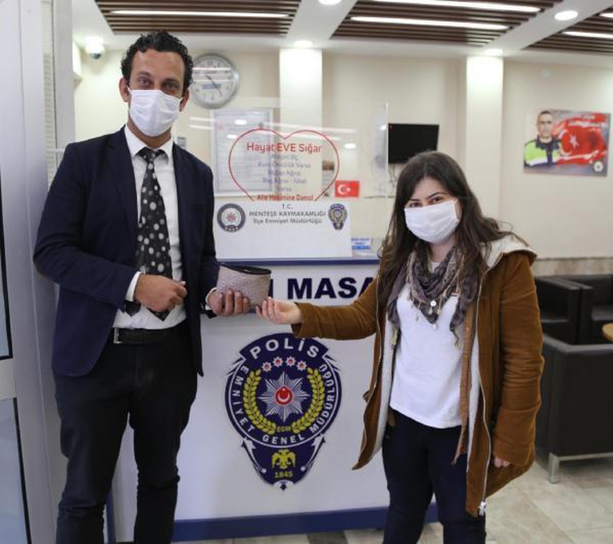 İçi para dolu cüzdanı sahibine teslim etti
