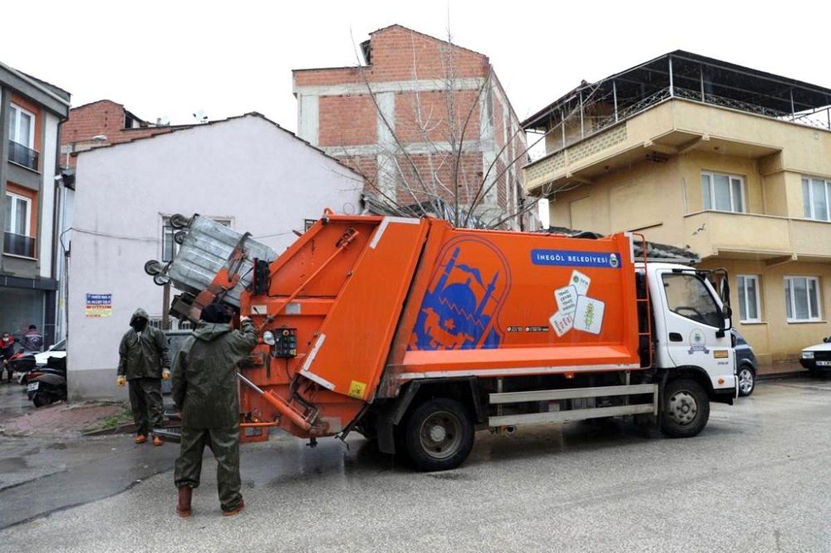 İnegöl\'de dakikada 40 kilo çöp toplanıyor