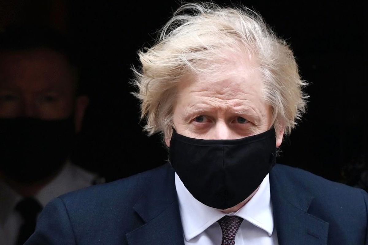 İngiltere Başbakanı Johnson: "Üçüncü dalgaya karşı dikkatli olmalıyız"