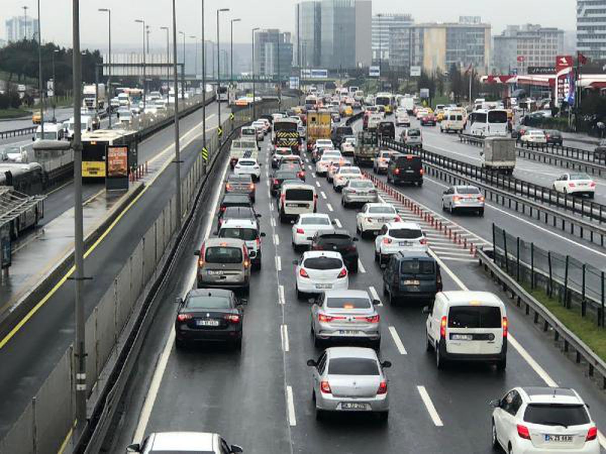 İstanbul\'da mesai bitiminde trafikte son durum