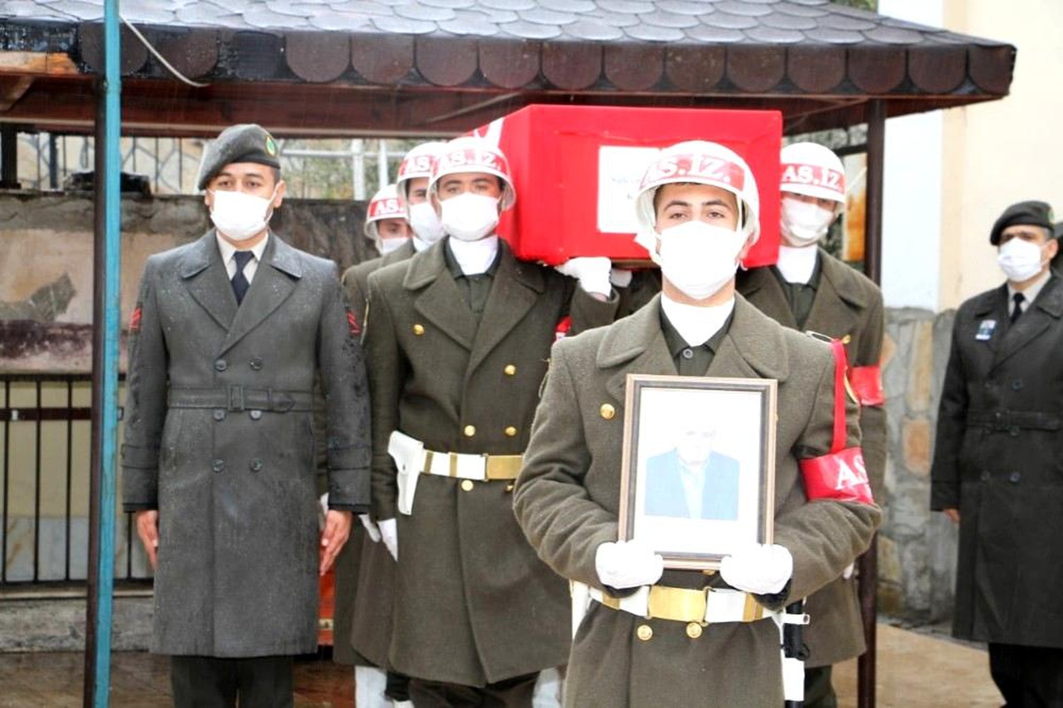 Kıbrıs Gazisi, askeri törenle son yolculuğuna uğurlandı