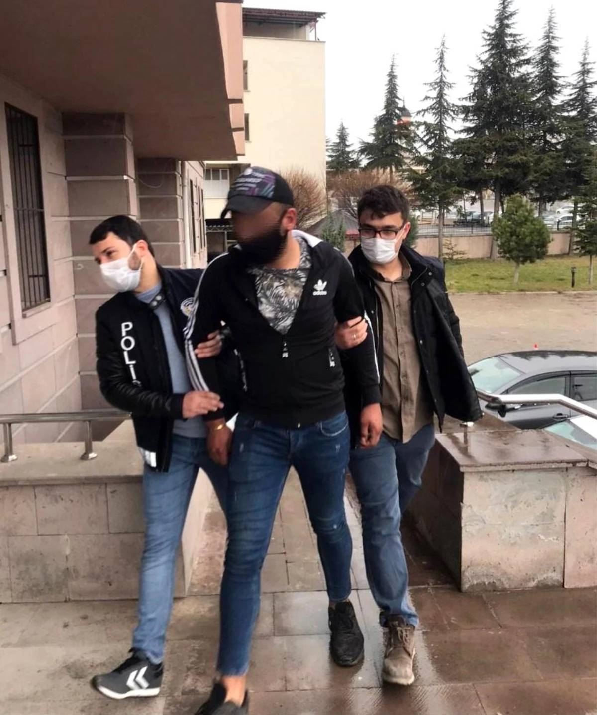 Son dakika haberleri | Konya\'da evin bahçesinden motorlu testere çalan 2 şüpheli yakalandı