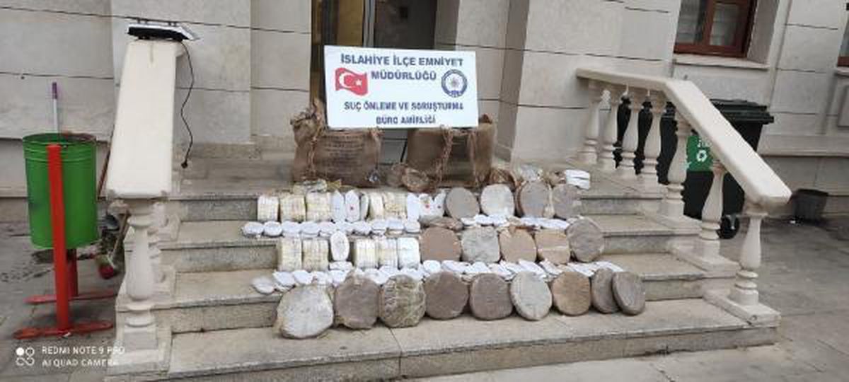Kovalamacayla durdurulan araçta 53 kilo esrar ele geçti