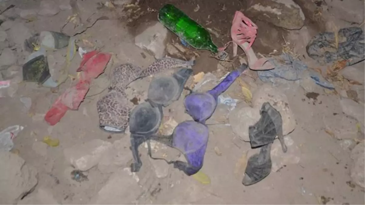 Mezar odalarında rezil görüntü! Sütyen ve kadın ayakkabıları bulundu