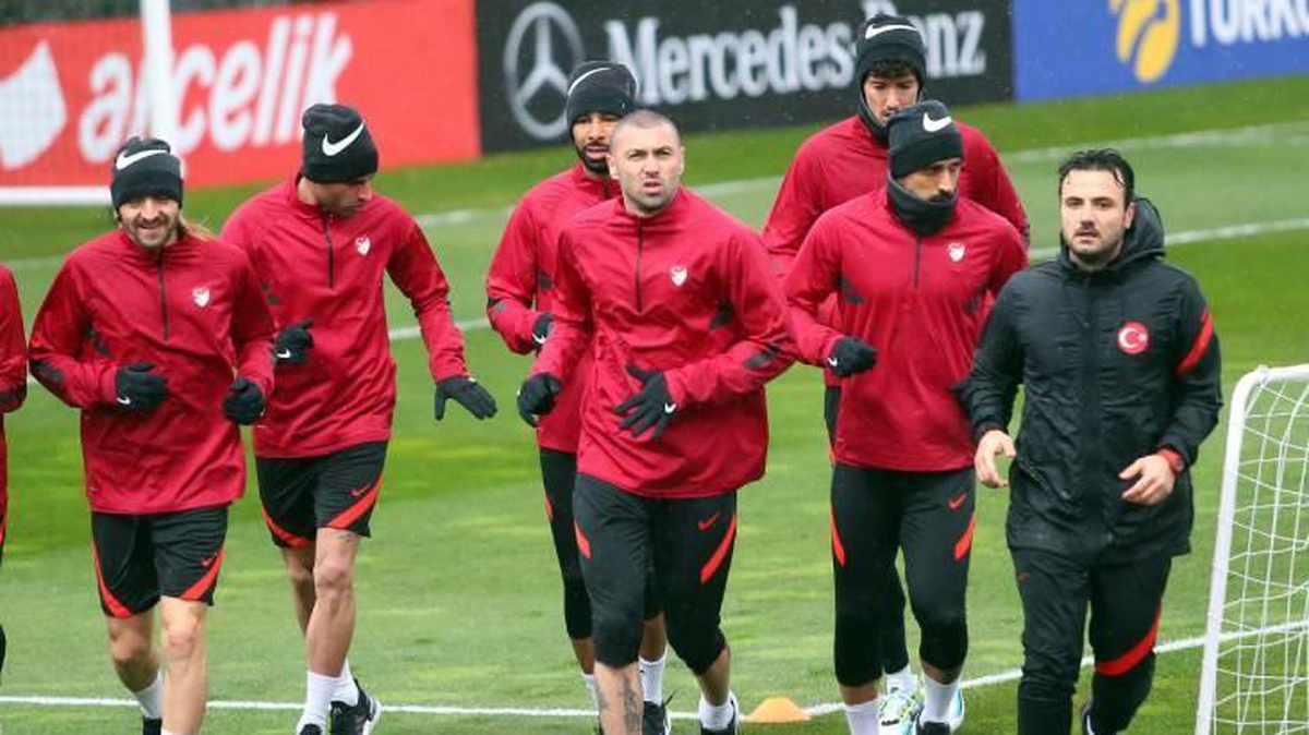 Milli Takım\'da İrfan Can Kahveci ve Nazım Sangare kadrodan çıkarıldı