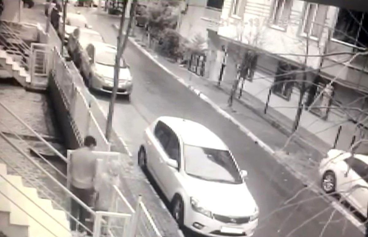 Pendik\'te saniyelik demir kapı hırsızlığına tepki: \'Çok kolay çıkıyor\'