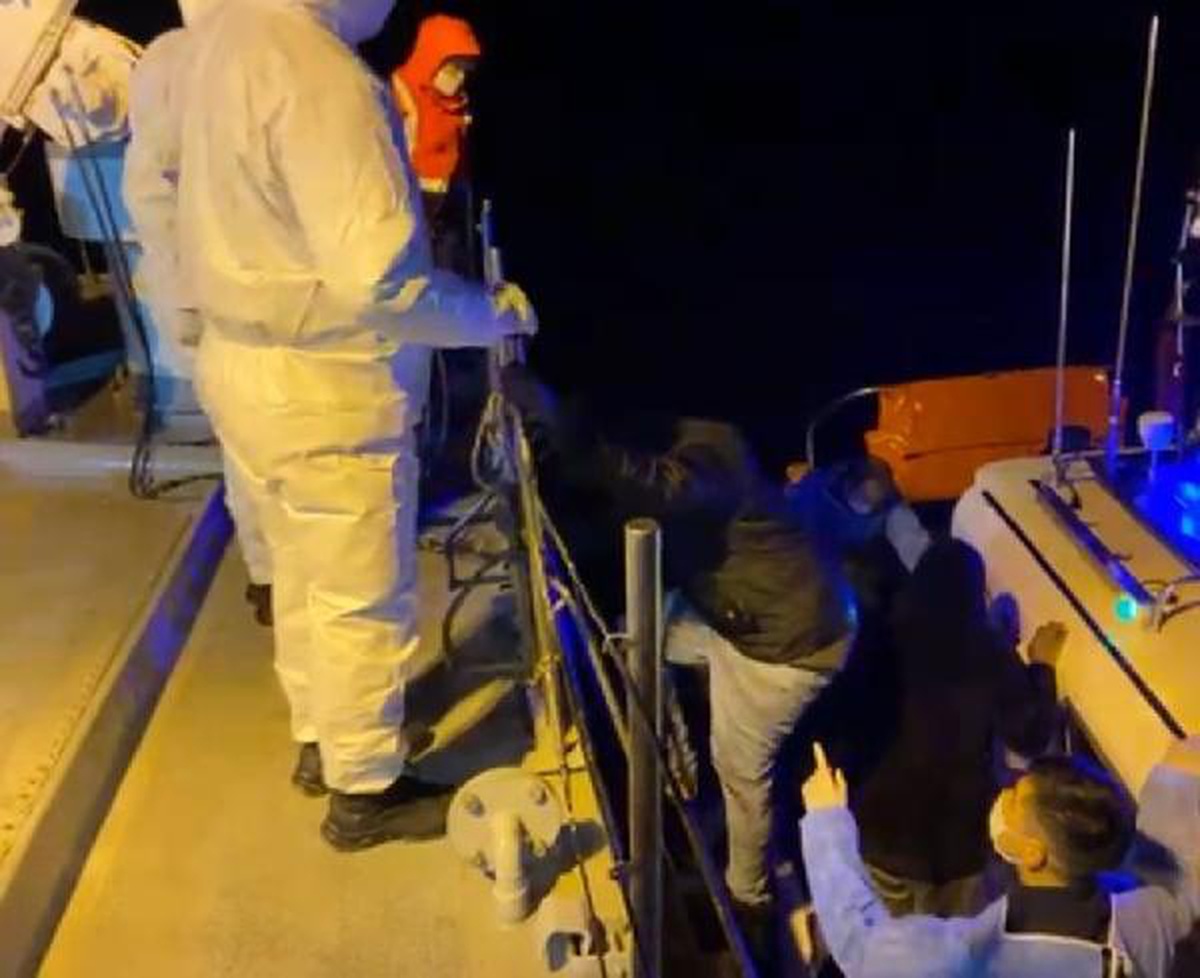Pınar Adası\'na sığınan 36 kaçak göçmen kurtarıldı