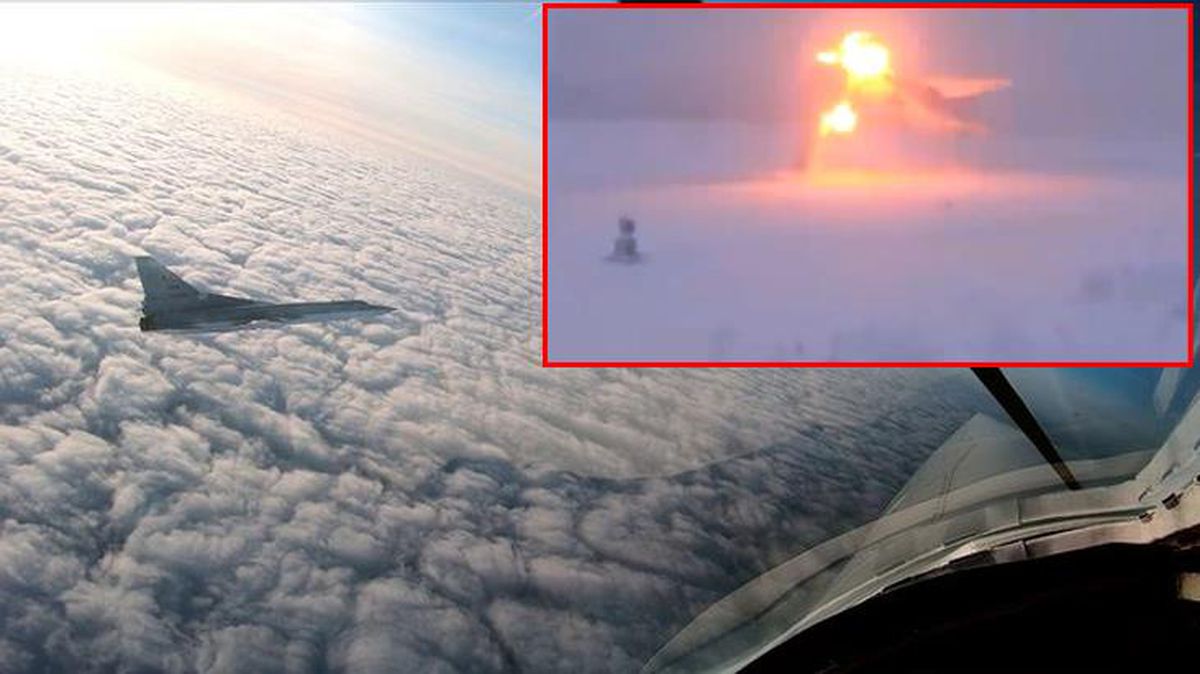 Rusya\'ya ait bombardıman uçağı düştü! Paraşütle atlayan 4 personelden 3\'ü hayatını kaybetti