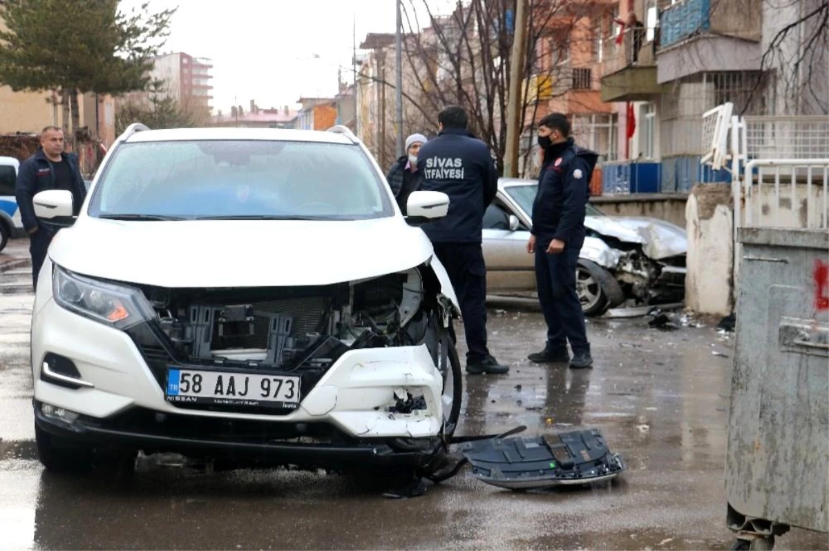 Son dakika haberleri | Sivas\'ta iki otomobil çarpıştı: 2 yaralı
