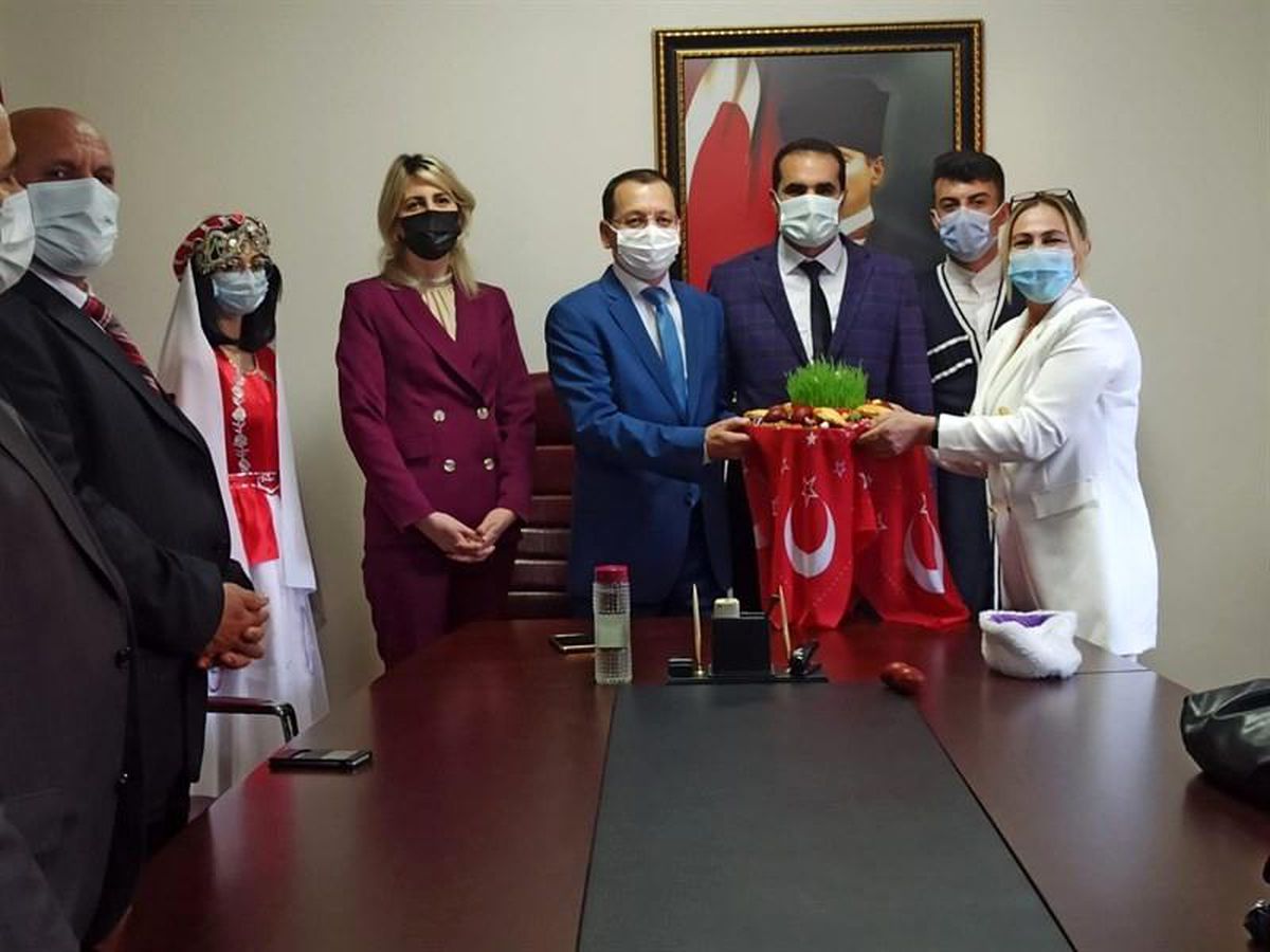 Turgutlu protokolüne Azerbaycan Türklerinden \'Semeni\' tepsisi