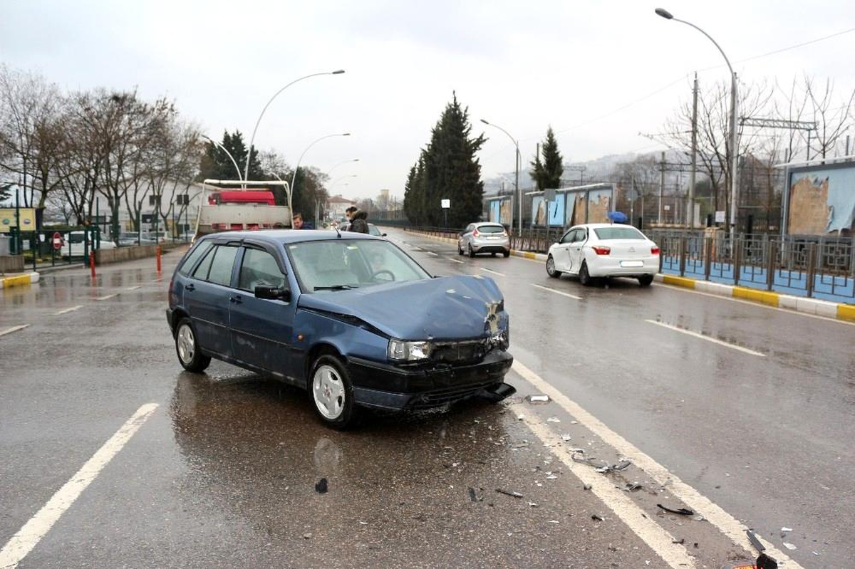 Son dakika haberi: U dönüşü yapmak isterken kazaya sebep oldu: 3 yaralı