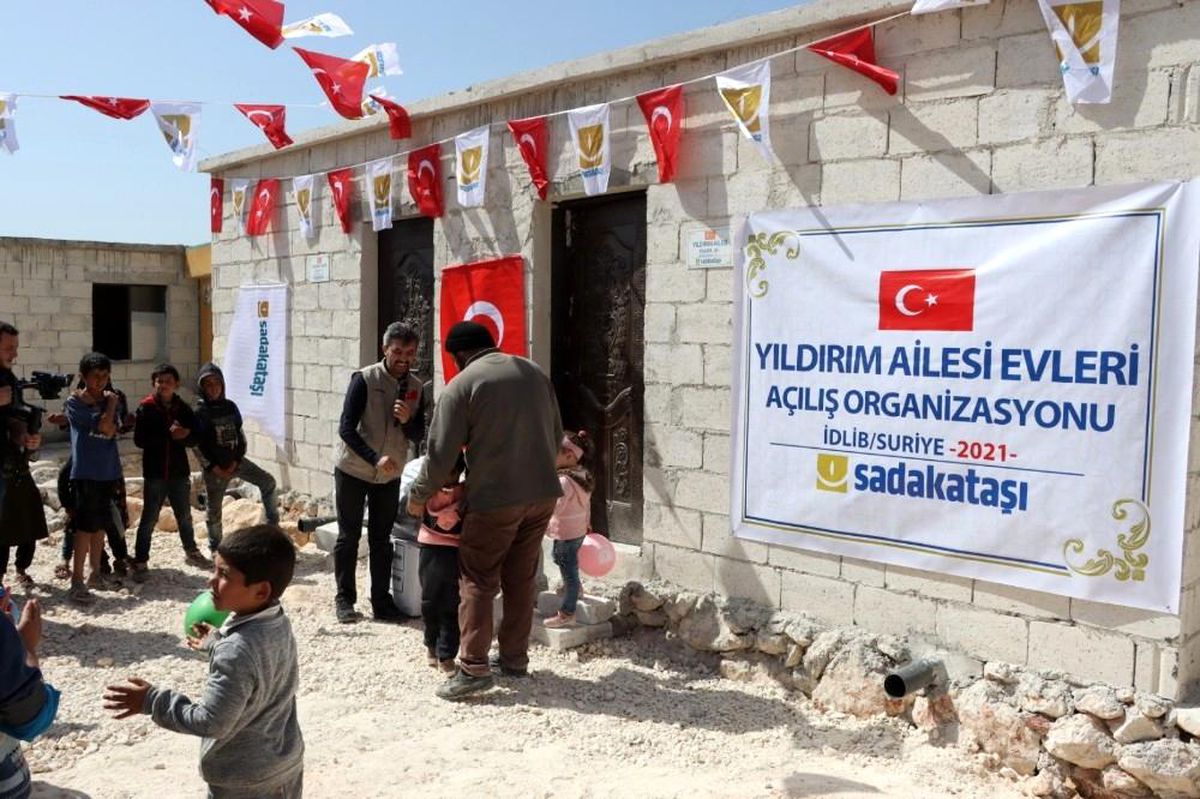AK Parti İzmir milletvekili Binali Yıldırım\'dan İdlibli mültecilere ev desteği
