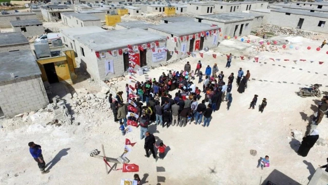 AK Parti İzmir milletvekili Binali Yıldırım'dan İdlibli mültecilere ev desteği