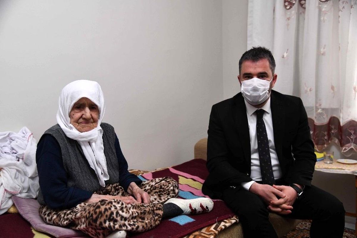 Asırlık çınar Fatma Anayurt\'a anlamlı ziyaret