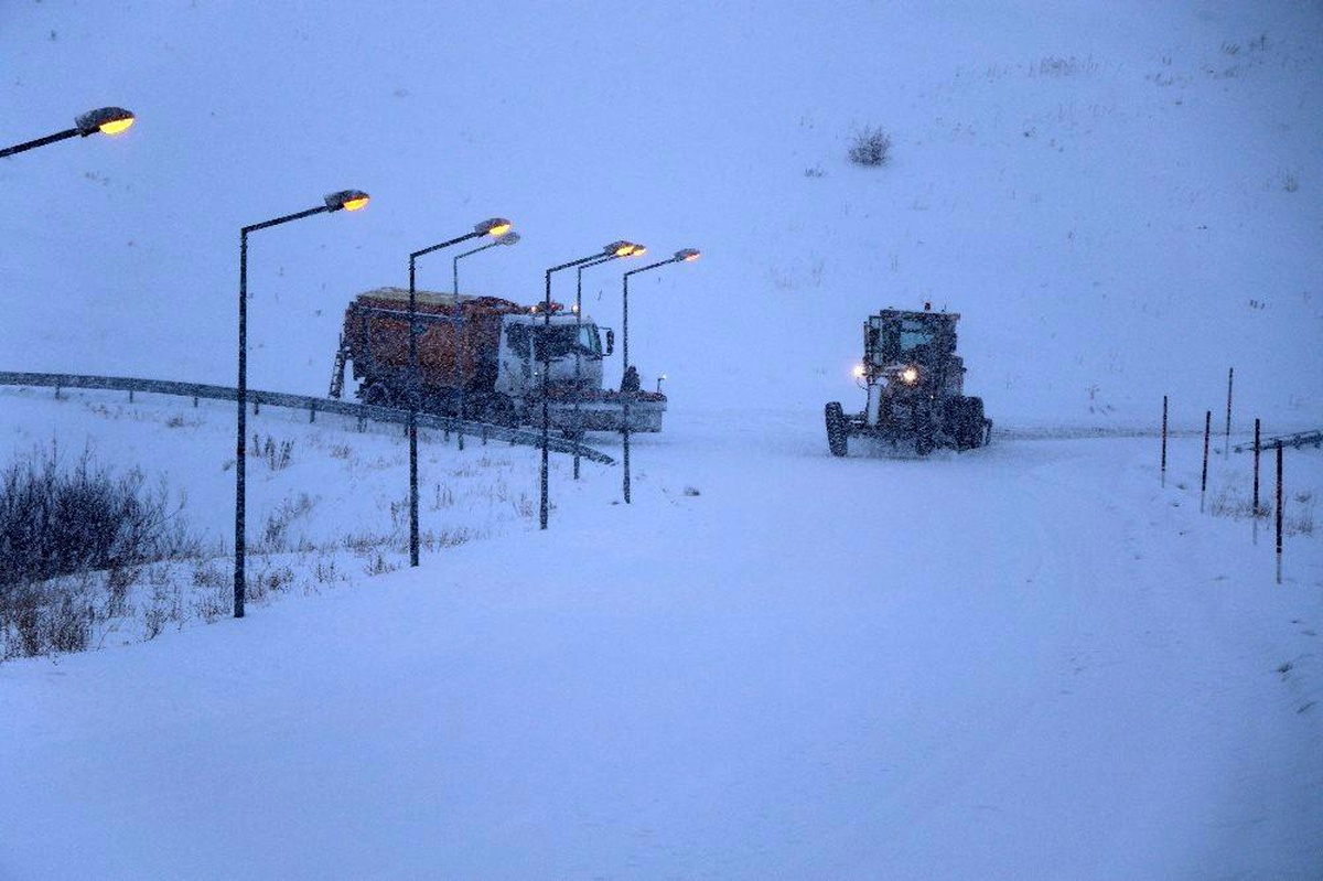 Bayburt ve Erzincan\'ın yüksek kesimlerinde kar yağışı