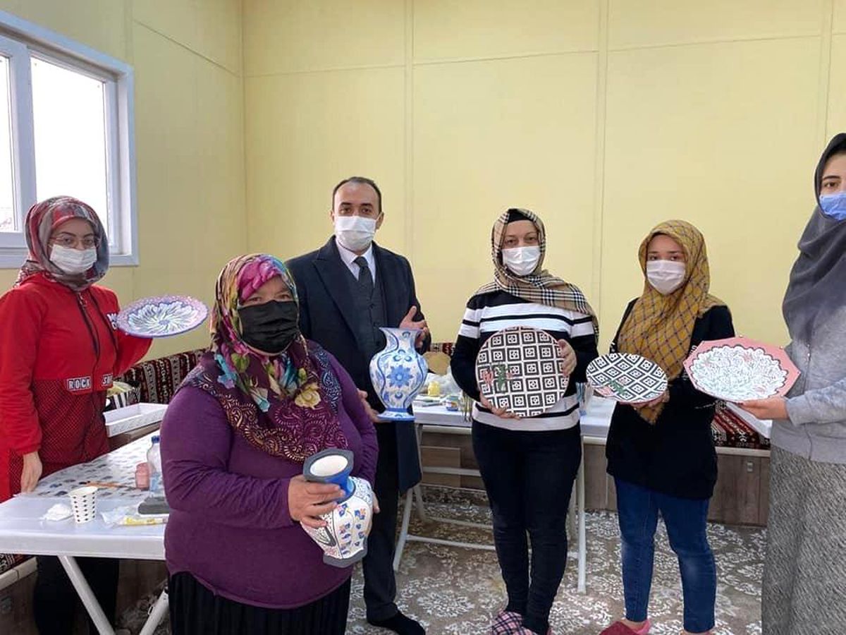 "Çini kursu aile bütçesine katkı sağlıyor"