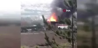 Fidanlıkta depo olarak kullanılan yapı alev alev yandı