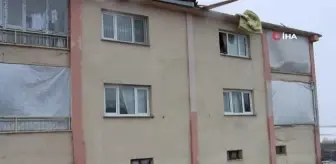 Fırtına çatıları uçurdu