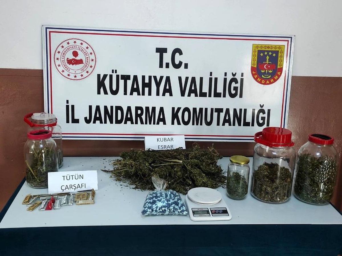 Son dakika haberleri | Gediz\'de jandarmadan uyuşturucu operasyonu