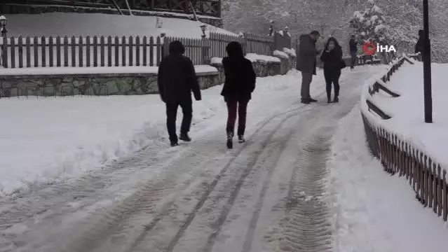 Gölcük Tabiat Parkı'nda beyaz örtüyle kaplandı