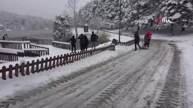 Gölcük Tabiat Parkı'nda beyaz örtüyle kaplandı