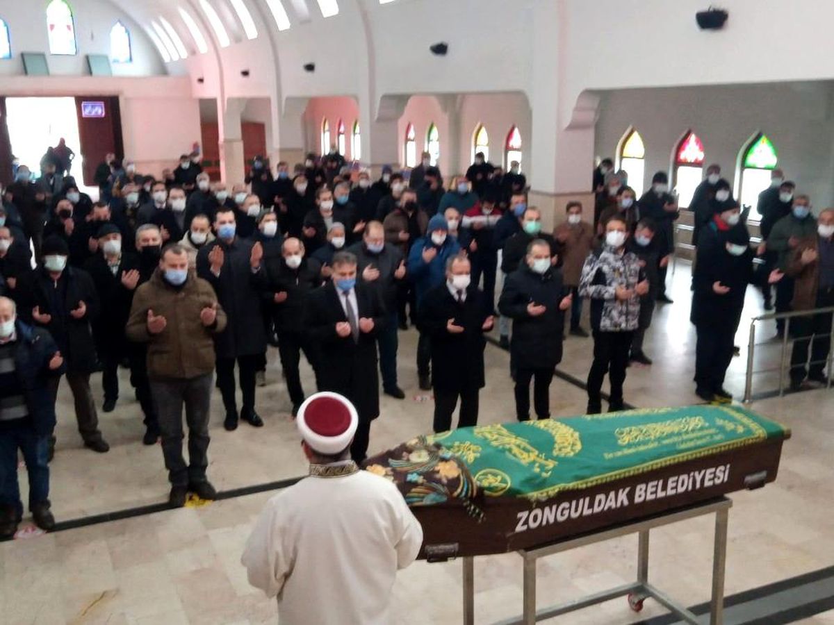 Güler Sav göz yaşları arasında sonsuzluğa uğurlandı
