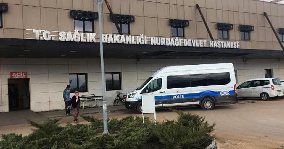 Hafif ticari araç bariyerlere çarptı: 2 ölü, 2 yaralı