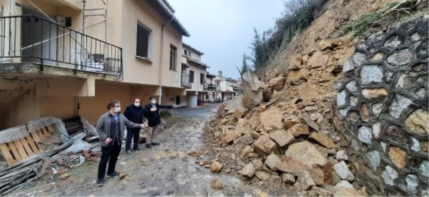 Son dakika haber | Karamürsel\'de, 24 villanın olduğu bölgede meydana gelen heyelan kamerada