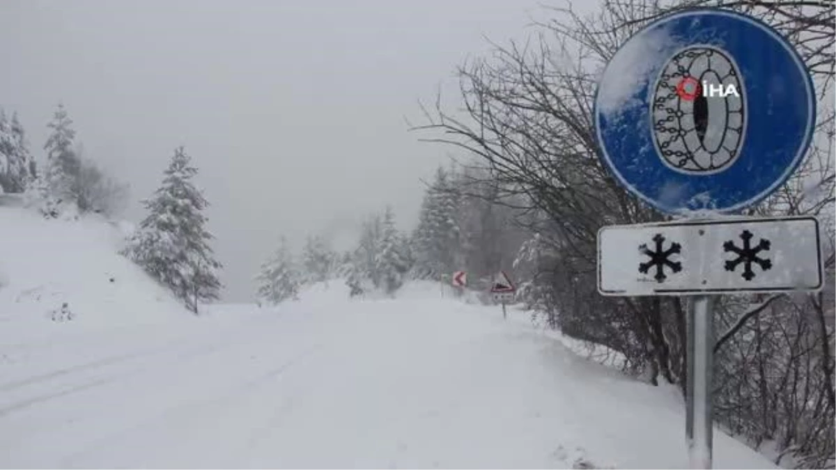 Kastamonu\'da yoğun kar yağışı köy yollarını ulaşıma kapadı