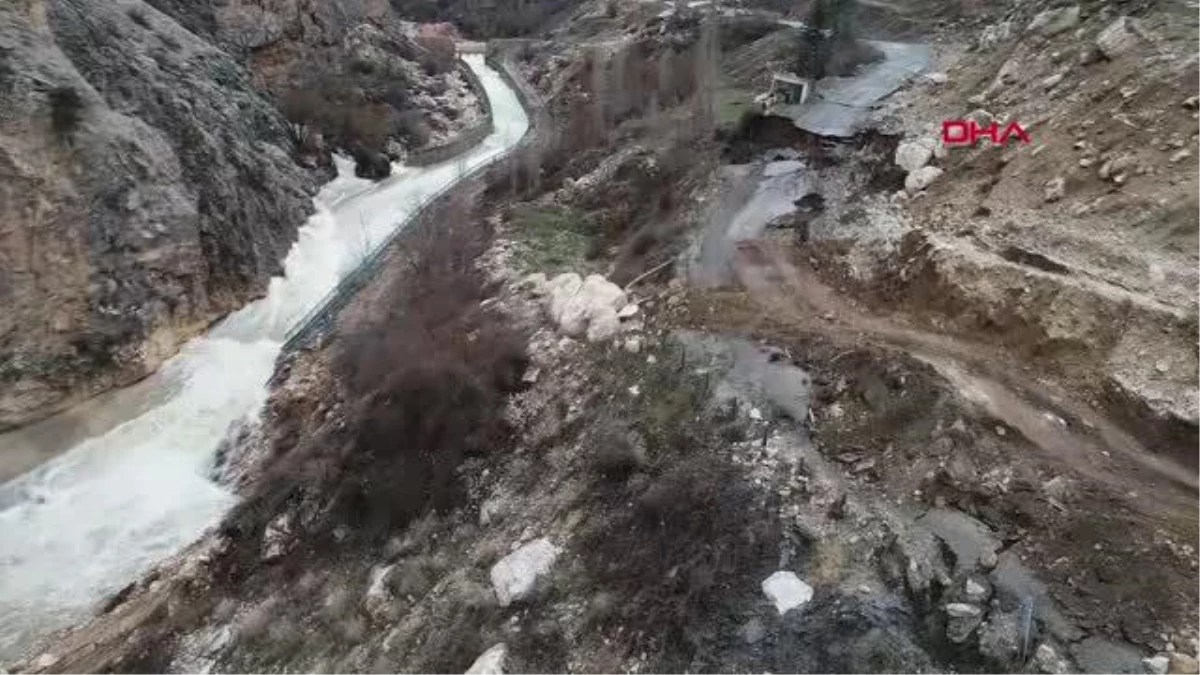 Konya\'da heyelan ve taşkın; yol çöktü, araziler su altında kaldı