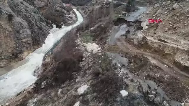 Konya'da heyelan ve taşkın; yol çöktü, araziler su altında kaldı