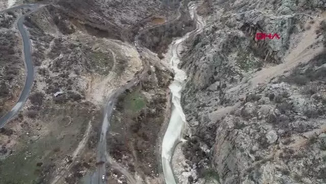 Konya'da heyelan ve taşkın; yol çöktü, araziler su altında kaldı