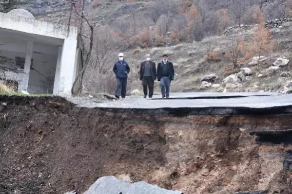 Konya'da heyelan ve taşkın; yol çöktü, araziler su altında kaldı