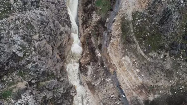 Konya'da heyelan ve taşkın; yol çöktü, araziler su altında kaldı