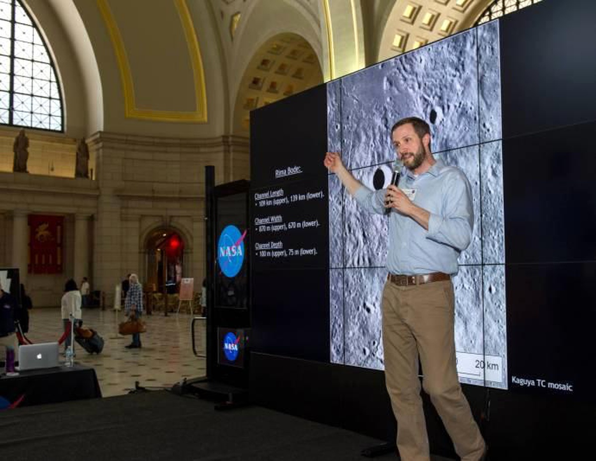 Nasa Uzmanı: "Ay\'ı Benzin İstasyonu Gibi Kullanacağız"