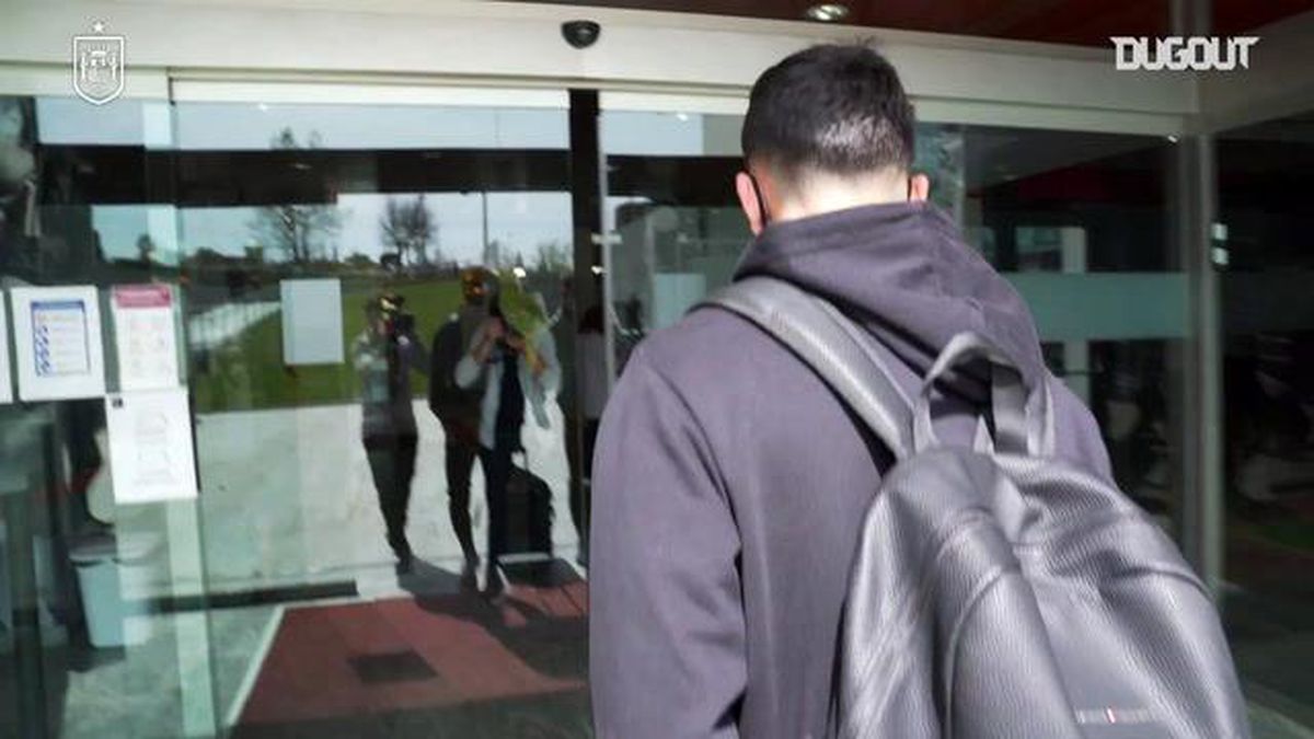 Pedri\'nin İspanya Milli Takımıyla İlk Gününün Perde Arkası Görüntüleri