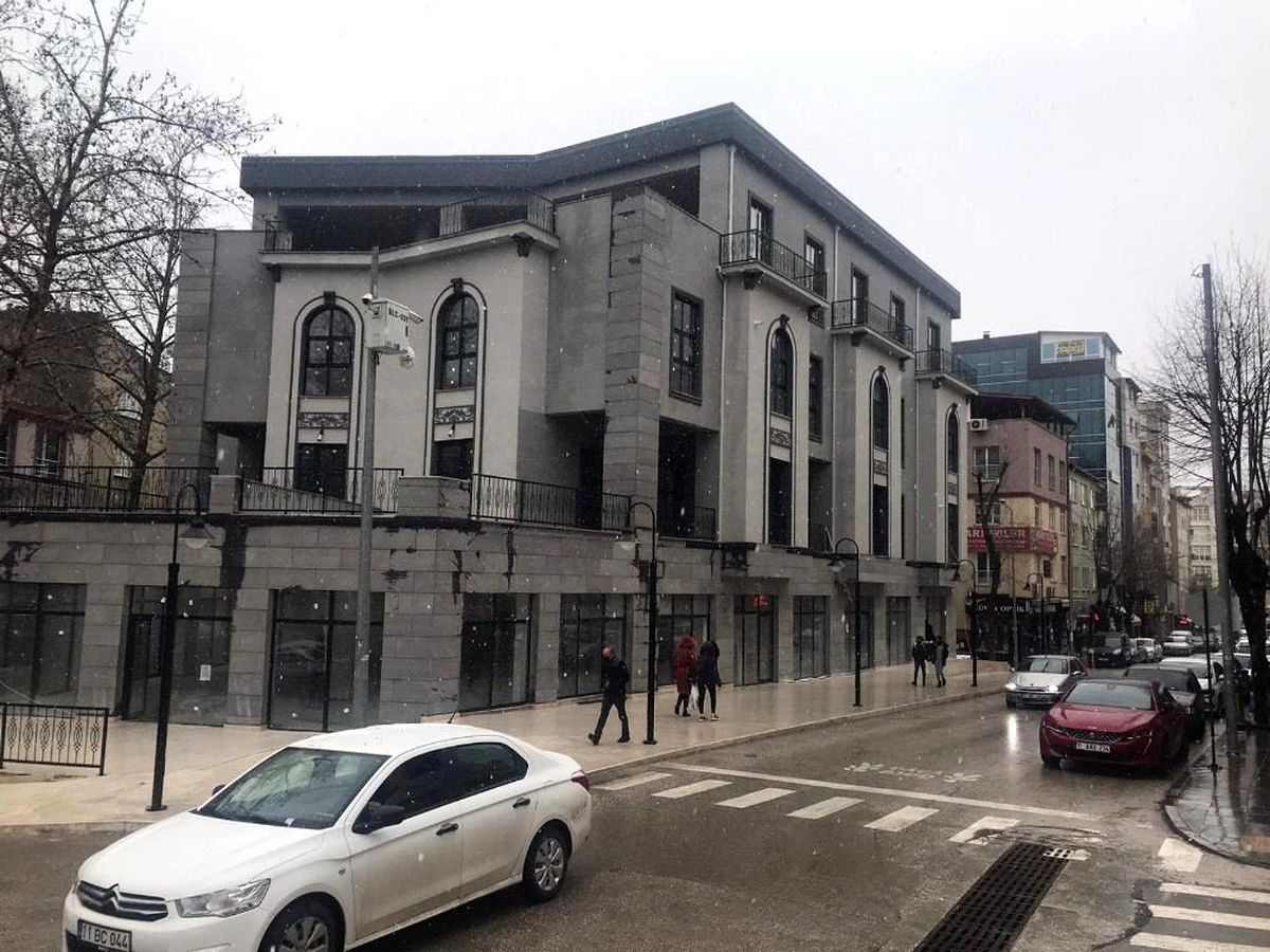 Ticaret merkezi ihalesi ileri bir tarihe ertelendi