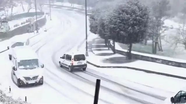 Son Dakika! Peş peşe gelen uyarıların ardından Ankara ve İstanbul'da beklenen kar yağışı başladı Son Dakika! Peş peşe gelen uyarıların ardından Ankara ve İstanbul'da beklenen kar yağışı başladı