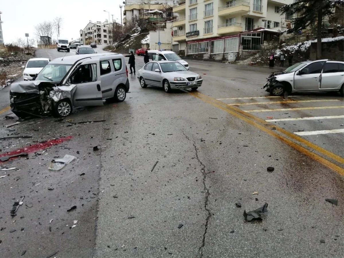 Son dakika haberi! Başkent\'te trafik kazası: 2 yaralı